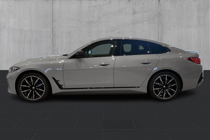Grå BMW i4 fra 2026