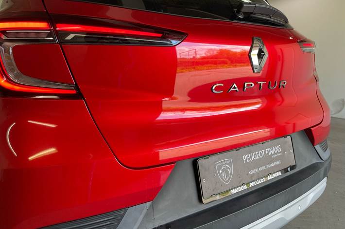 Rød Renault Captur fra 2020