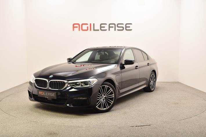 Sort BMW 530e fra 2020 set udefra