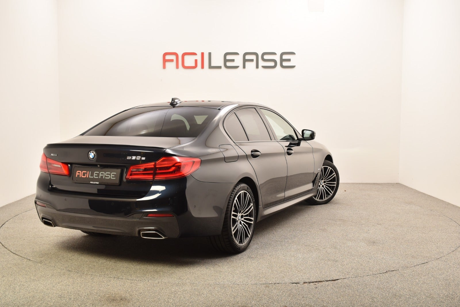 Sort BMW 530e fra 2020