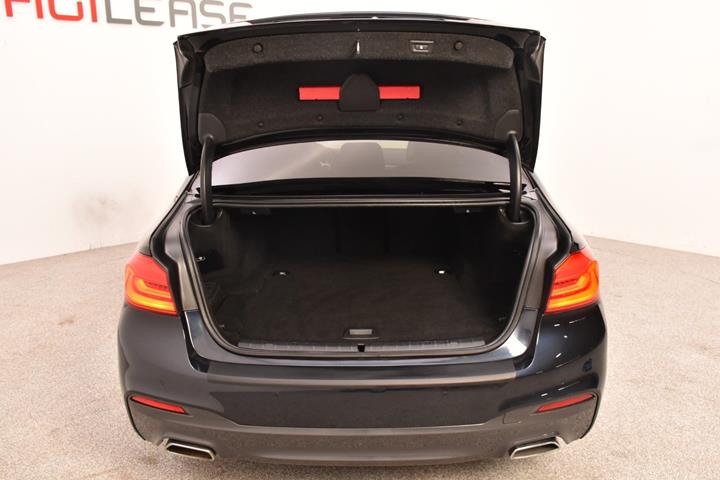 Sort BMW 530e fra 2020