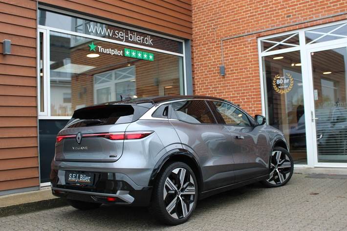 Grå Renault Megane E-Tech fra 2024