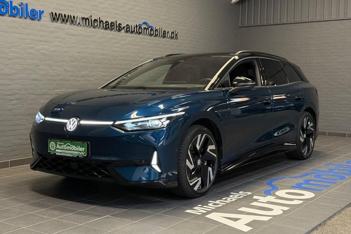 Blå VW ID.7 fra 2025 set udefra