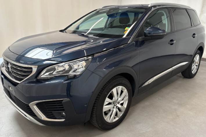 Blå Peugeot 5008 fra 2018