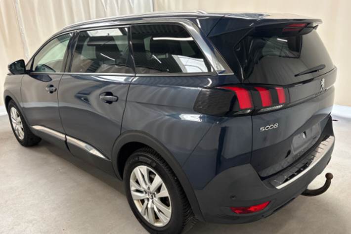 Blå Peugeot 5008 fra 2018