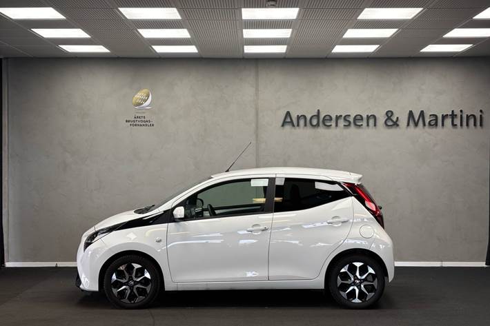 Hvid Toyota Aygo fra 2021