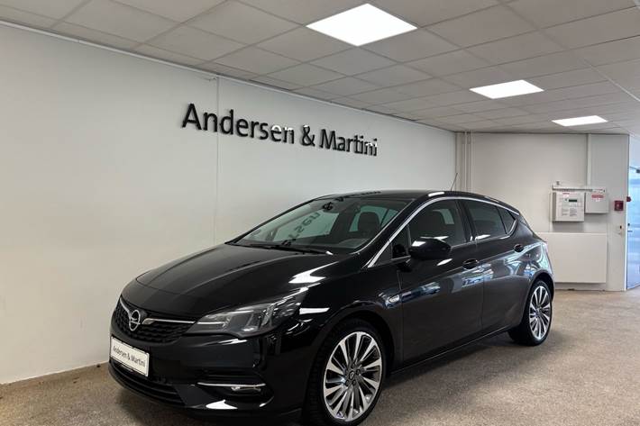 Sort Opel Astra fra 2020