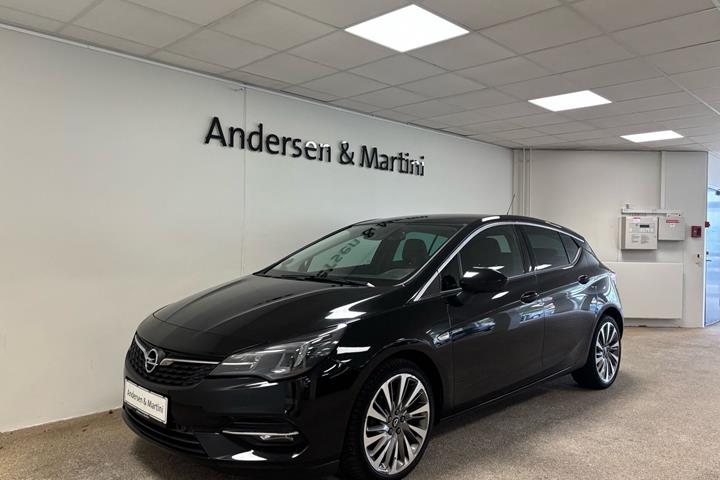 Sort Opel Astra fra 2020