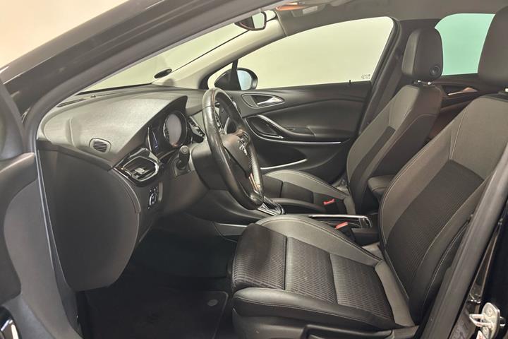 Sort Opel Astra fra 2020
