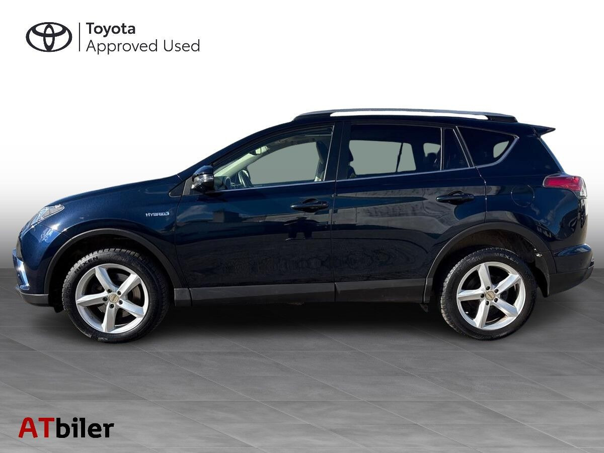 Blå Toyota RAV4 fra 2018