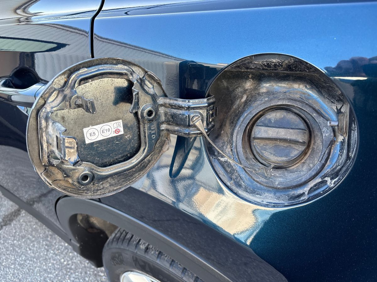 Blå Toyota RAV4 fra 2018