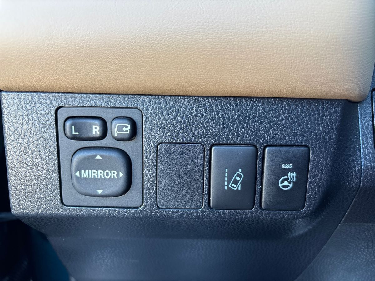 Blå Toyota RAV4 fra 2018