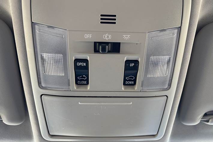 Blå Toyota RAV4 fra 2018