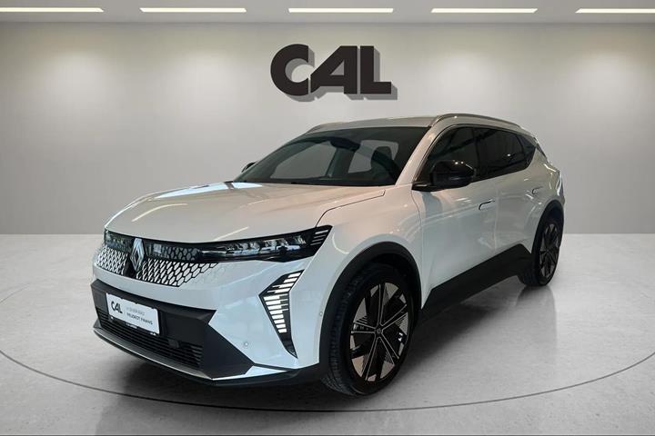 Hvid Renault Scénic fra 2025 set udefra