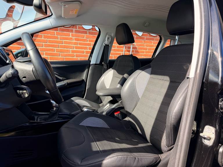 Peugeot 2008 1,2 VTi Allure 82HK 5d