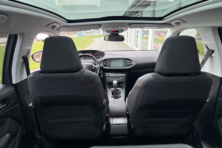 Grå Peugeot 308 fra 2019