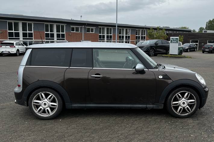 Brun Mini Clubman fra 2009