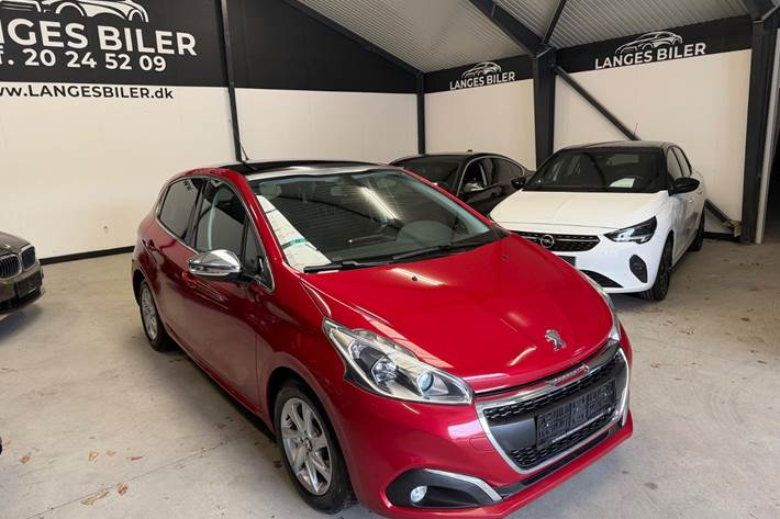 Rød Peugeot 208 fra 2018