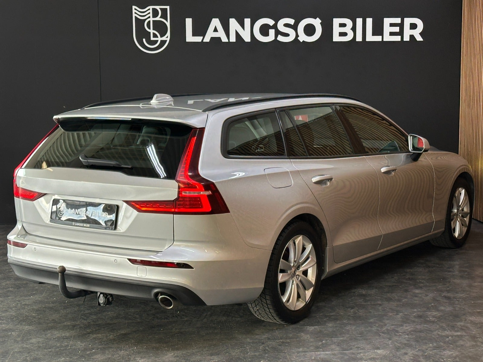 Sølv Volvo V60 fra 2018
