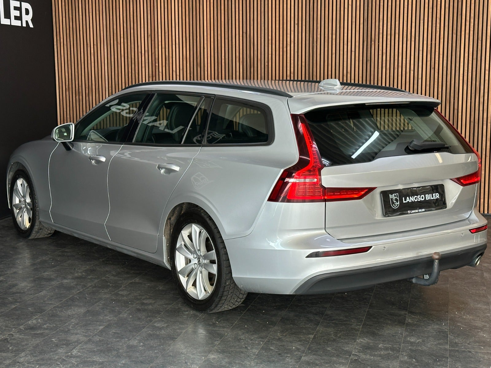 Sølv Volvo V60 fra 2018