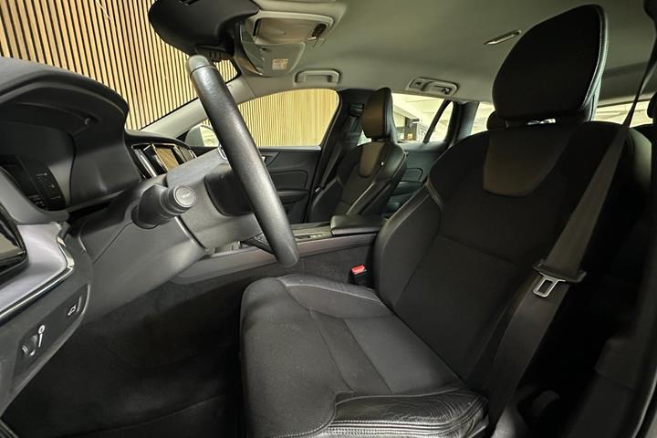 Sølv Volvo V60 fra 2018