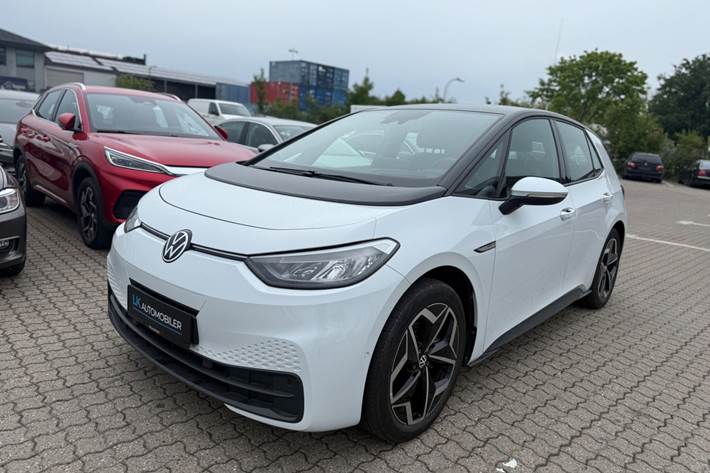 Hvid VW ID.3 fra 2023 set udefra