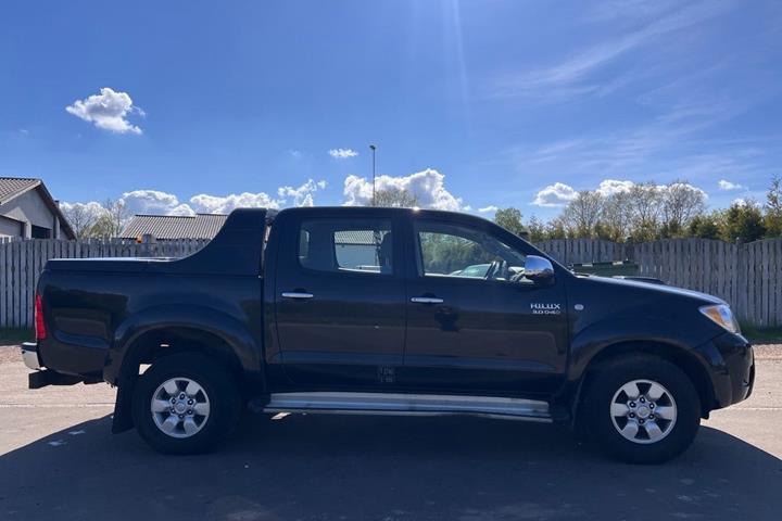 Sort Toyota HiLux fra 2008