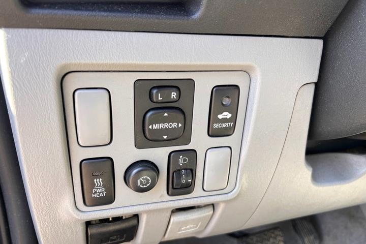 Sort Toyota HiLux fra 2008