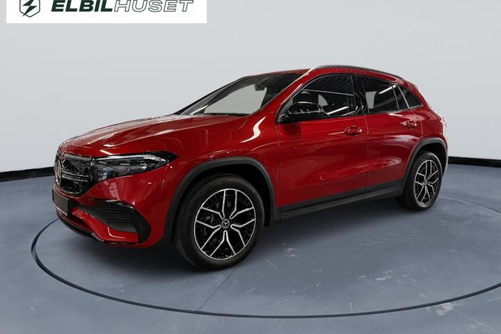 Rød Mercedes EQA250 fra 2023 set udefra