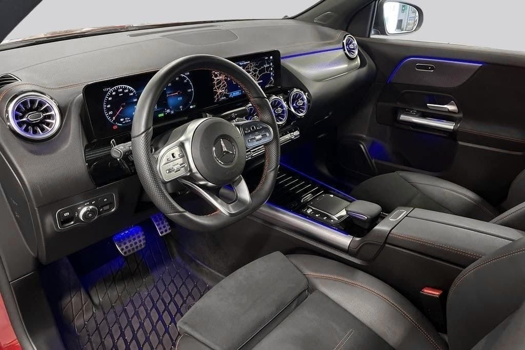 Rød Mercedes EQA250 fra 2023