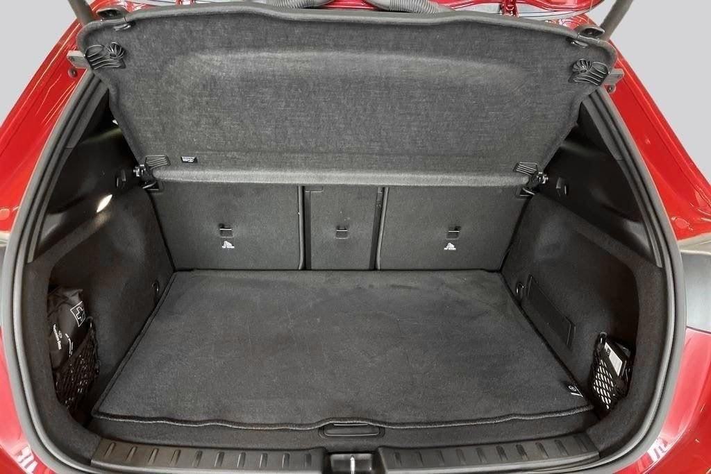 Rød Mercedes EQA250 fra 2023