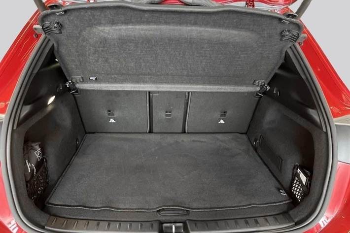 Rød Mercedes EQA250 fra 2023
