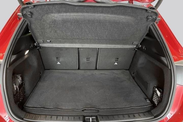 Rød Mercedes EQA250 fra 2023