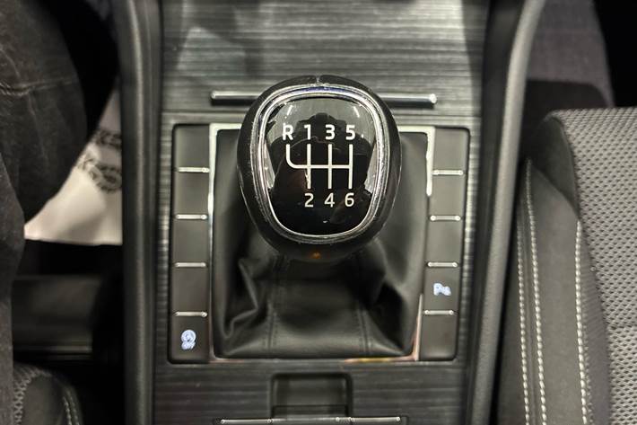 Blå Skoda Superb fra 2020