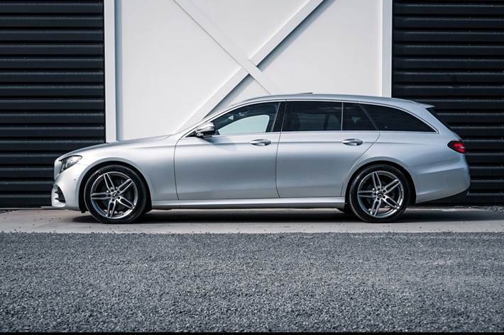 Sølv Mercedes E220 d fra 2019