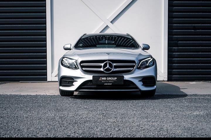 Sølv Mercedes E220 d fra 2019