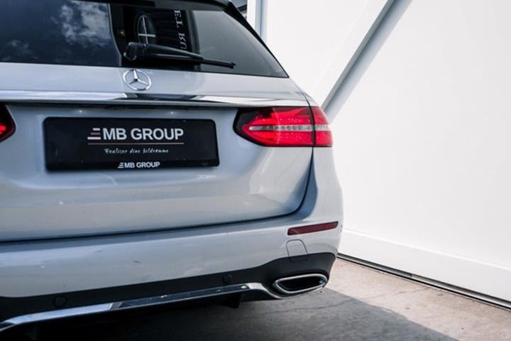 Sølv Mercedes E220 d fra 2019