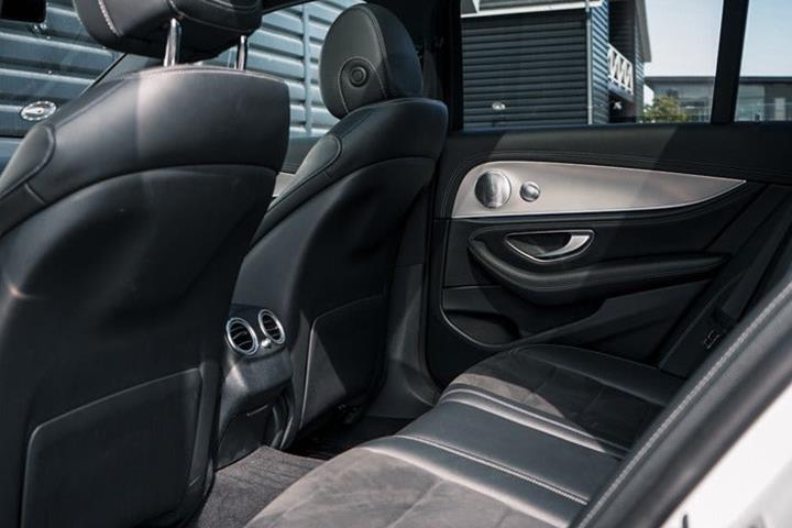 Sølv Mercedes E220 d fra 2019