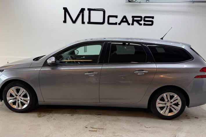 Grå Peugeot 308 fra 2017