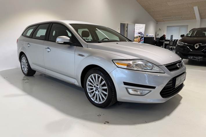 Grå Ford Mondeo fra 2011