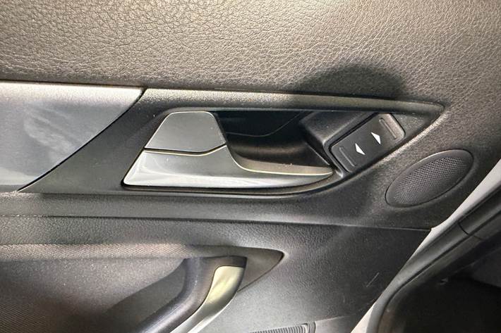 Grå Ford Mondeo fra 2011
