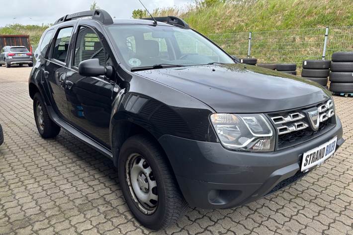 Sort Dacia Duster fra 2015
