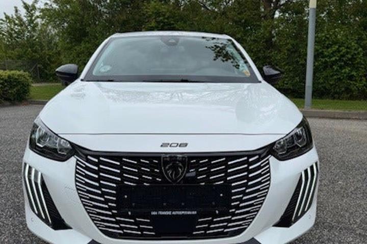 Hvid Peugeot 208 fra 2024
