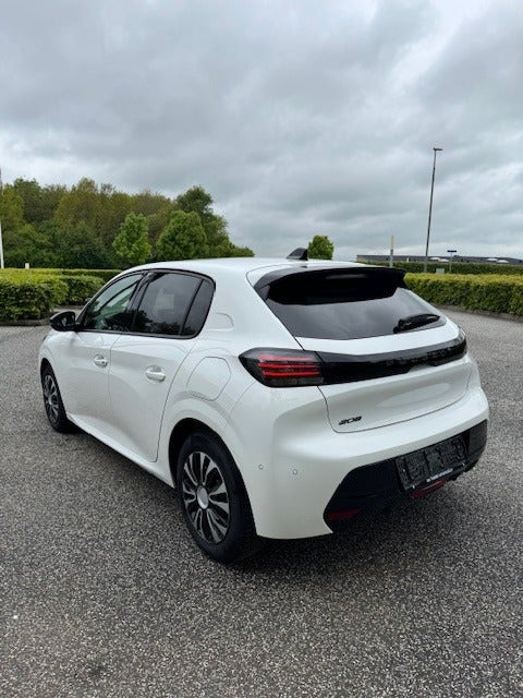 Hvid Peugeot 208 fra 2024