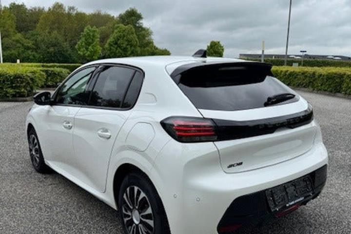 Hvid Peugeot 208 fra 2024