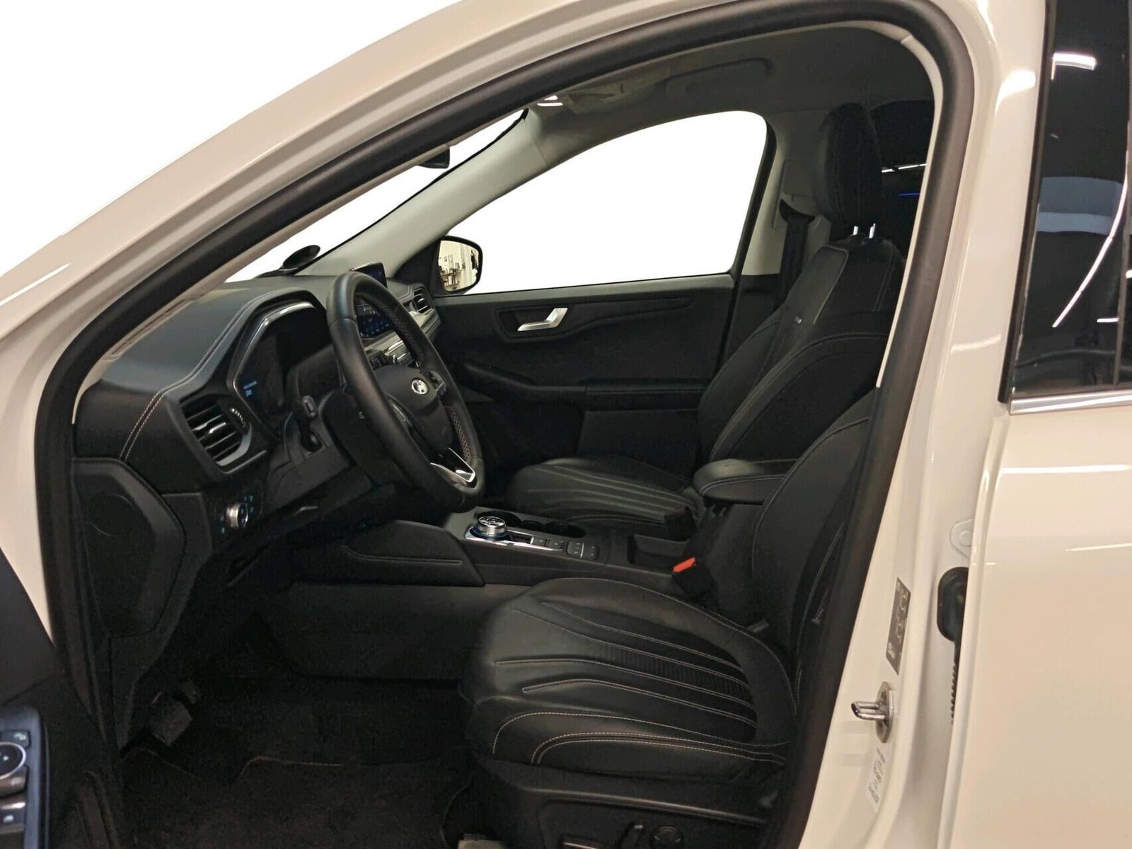 Hvid Ford Kuga fra 2021