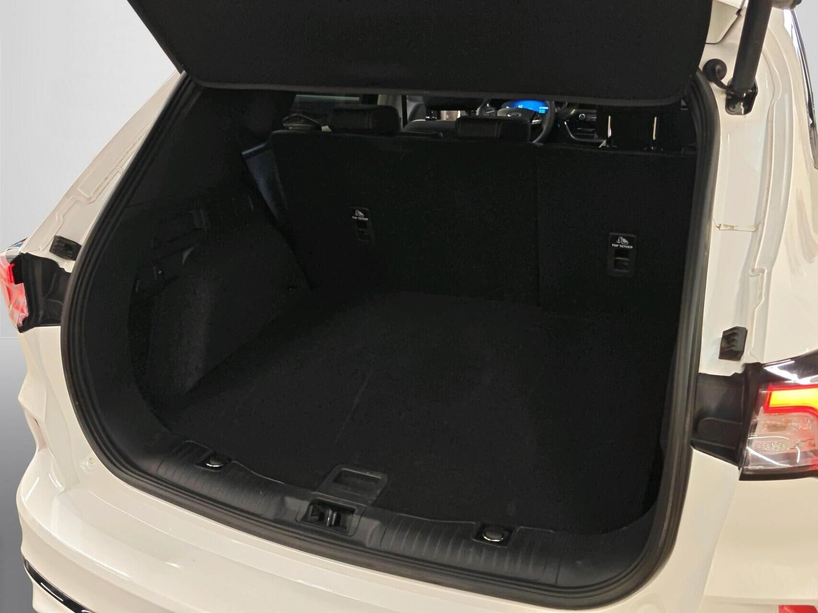 Hvid Ford Kuga fra 2021