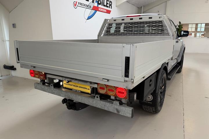 Sølv Isuzu D-Max fra 2024
