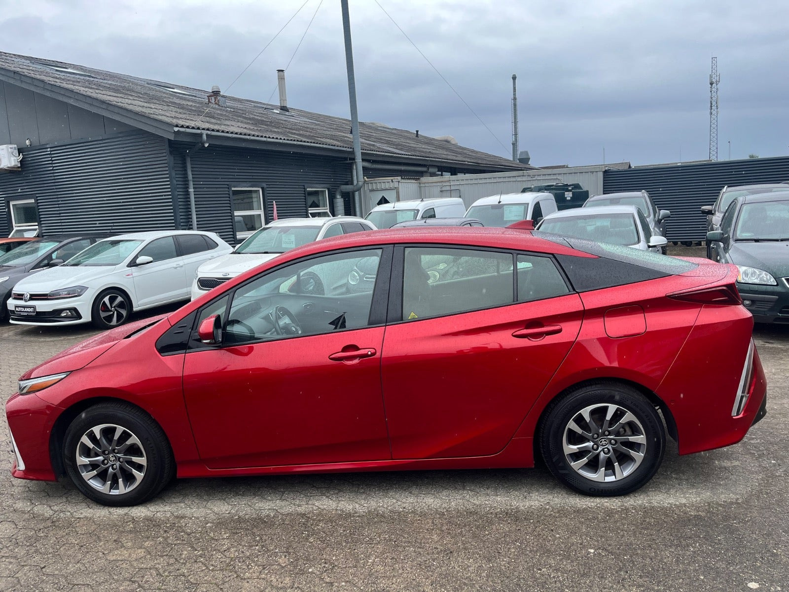 Rød Toyota Prius fra 2019