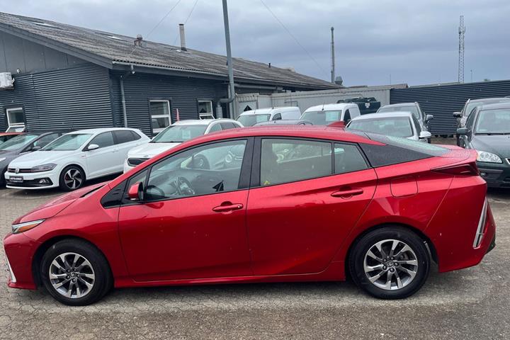 Rød Toyota Prius fra 2019